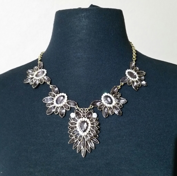 Jewelry - NWT amethyst and crystal statement necklace